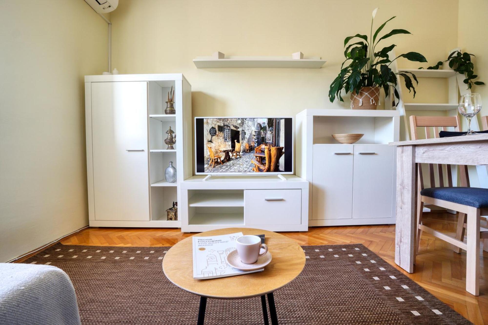 Apartmani Ana 10 Min. Hoda Od Centra Trogira Exterior foto